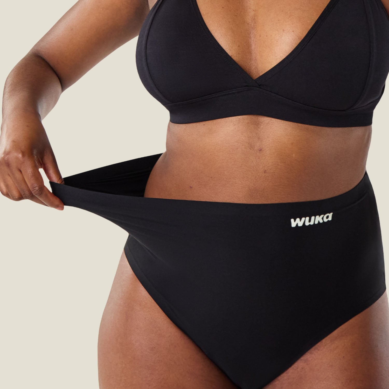Detailed view showing stretchy waistband of WUKA Seamless High Waist Period Pants in black – medium flow.